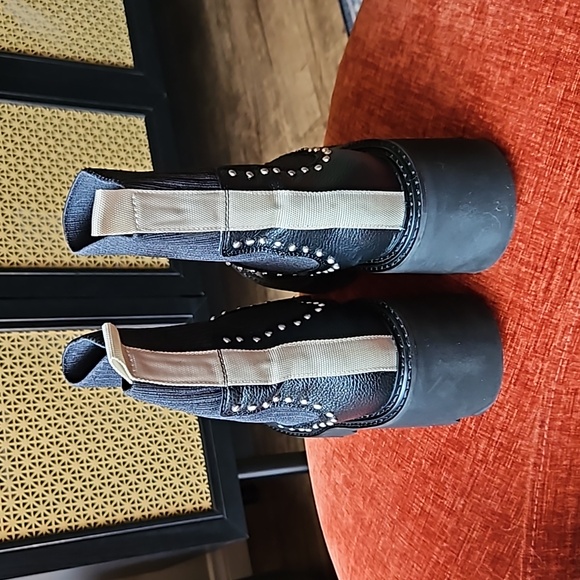 Studded Chelsea boots - Picture 2 of 4